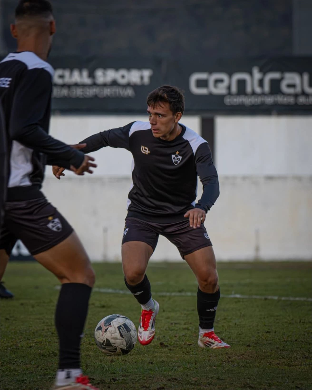 Jogador em exercício com bola